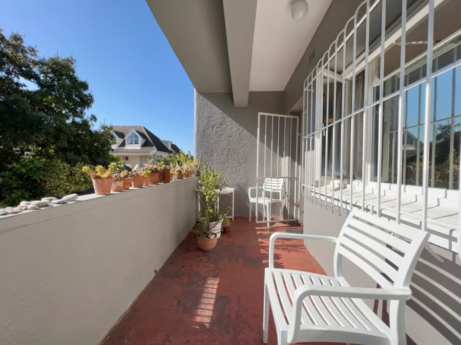2 Bedroom Property for Sale in Vredehoek Western Cape